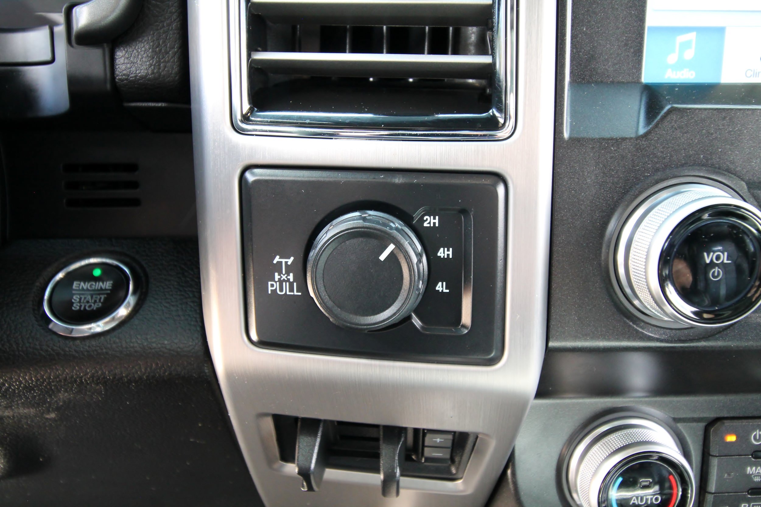 Used 2019 Ford F350 Platinum w/ Platinum Ultimate Package AWD/4WD image 36