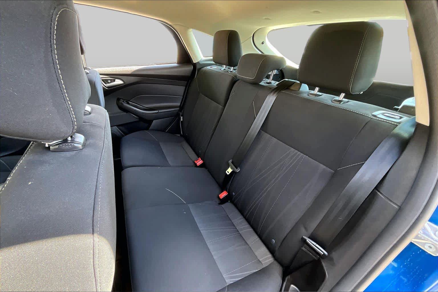 Used 2018 Ford Focus SE w/ Cold Weather Package FWD image 20