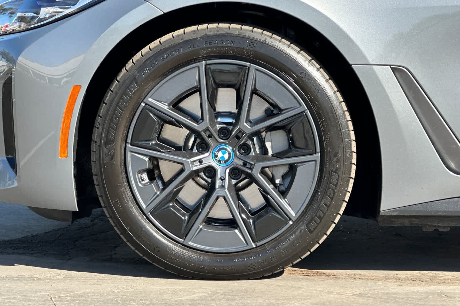 Used 2022 BMW i4 eDrive40 RWD image 27