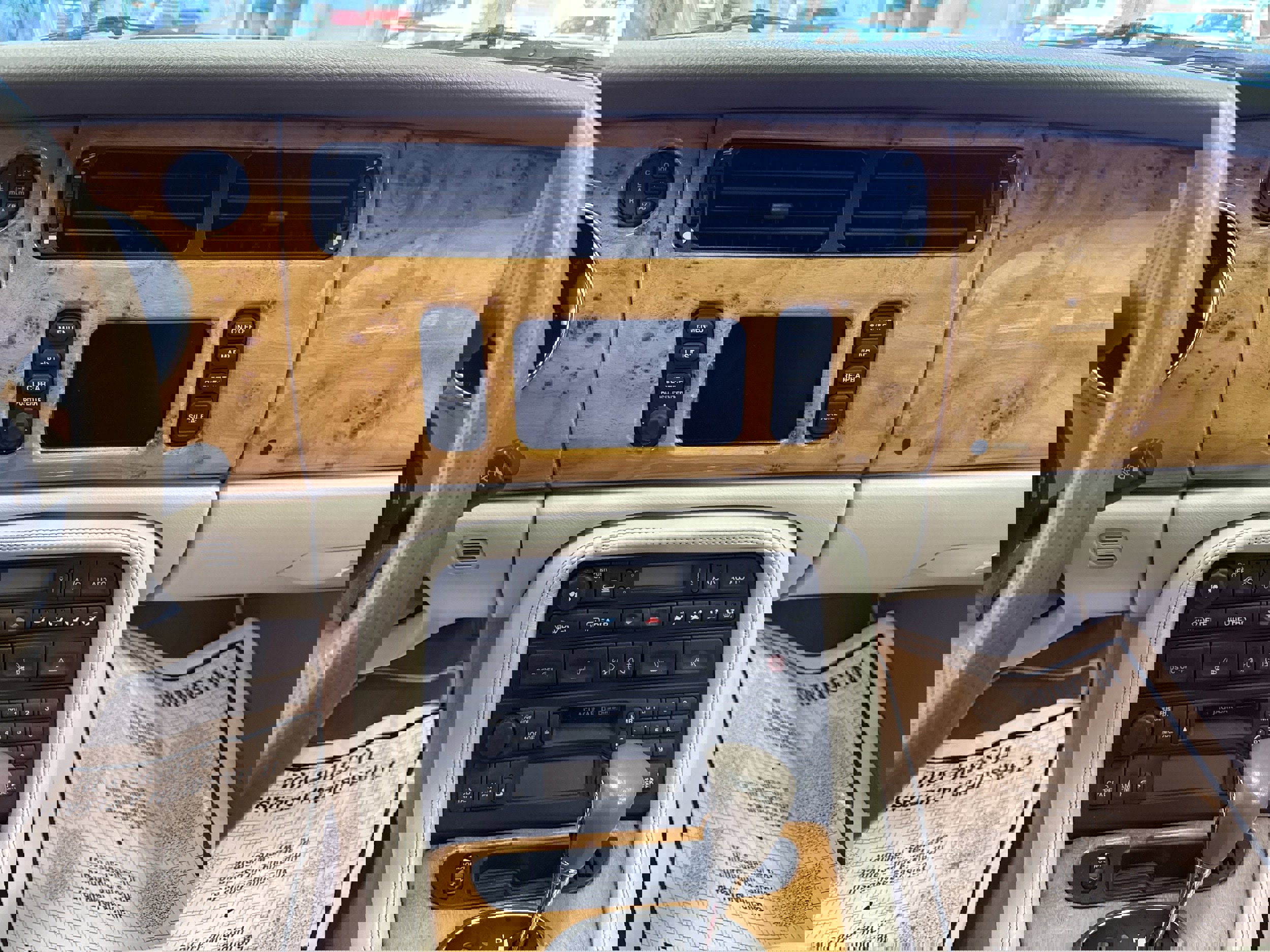 Used 2006 Jaguar XK8 Convertible image 31