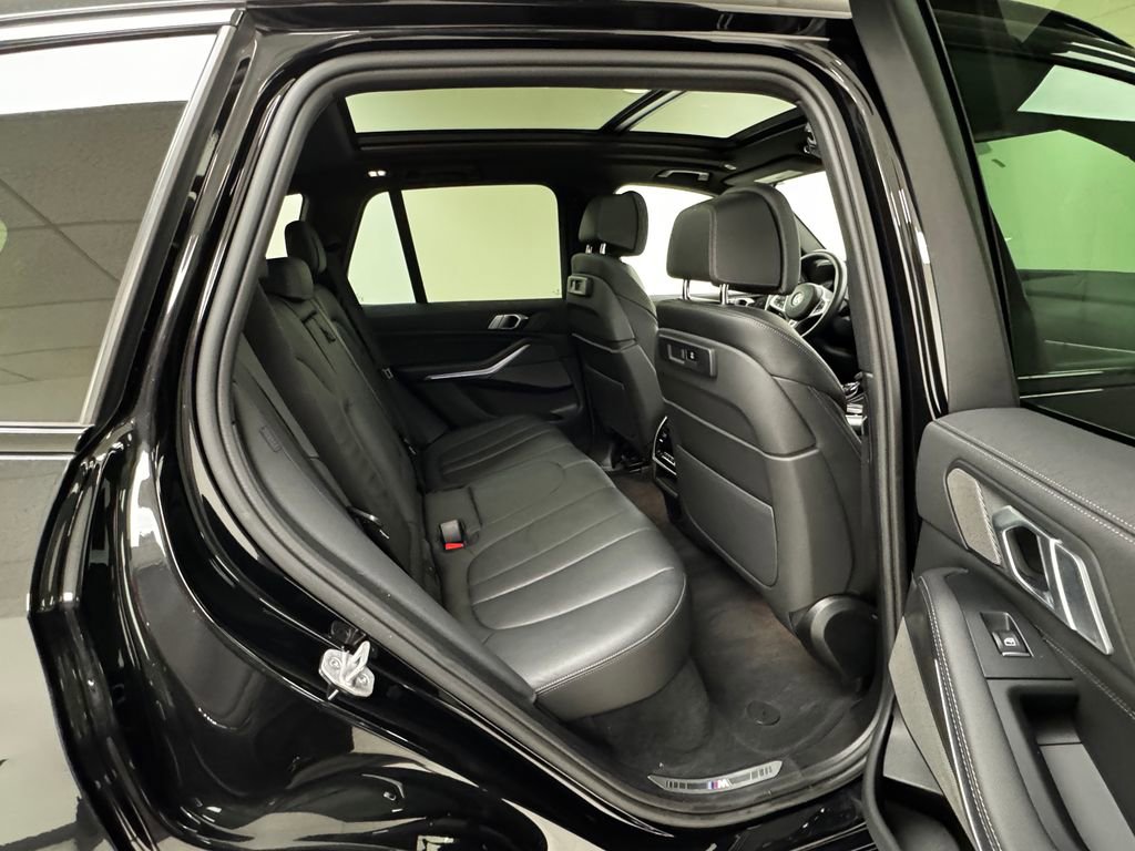 Used 2021 BMW X5 M50i image 15