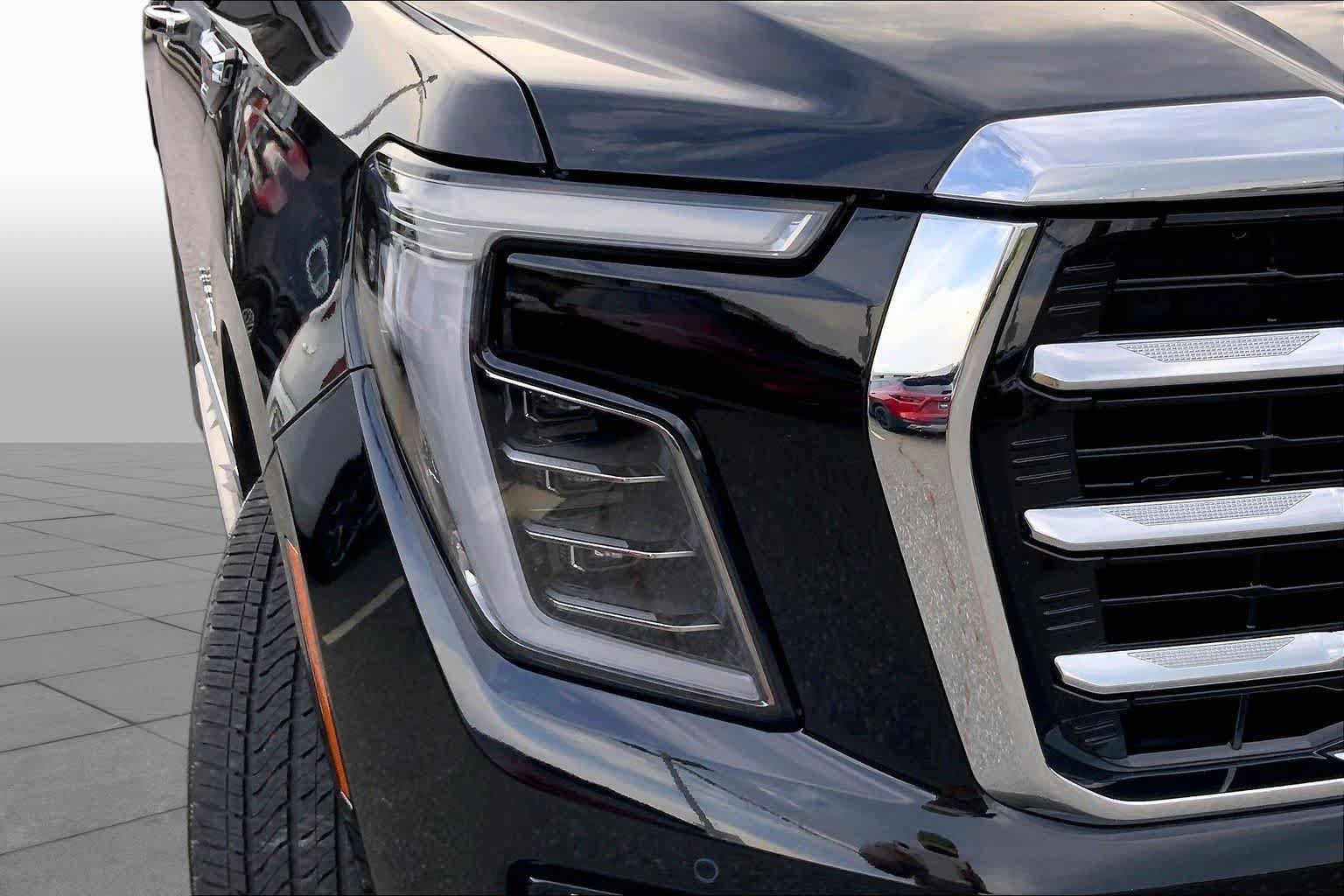Used 2025 GMC Yukon Elevation AWD/4WD image 24