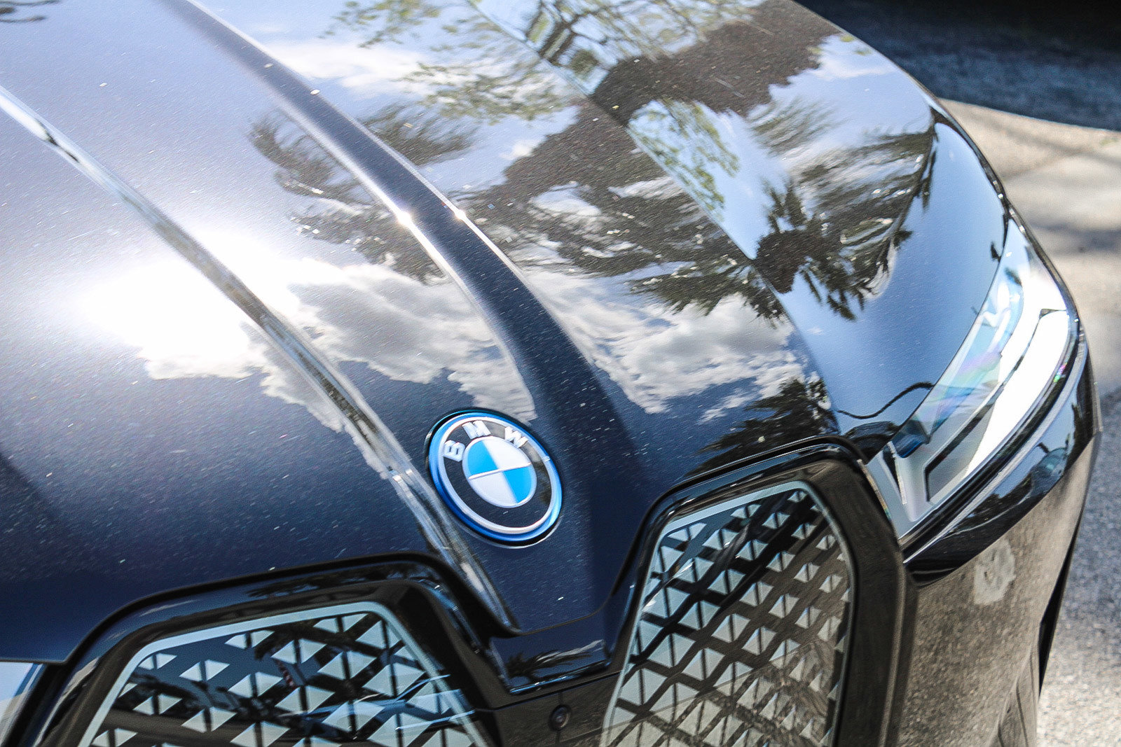 New 2025 BMW iX M60 image 9