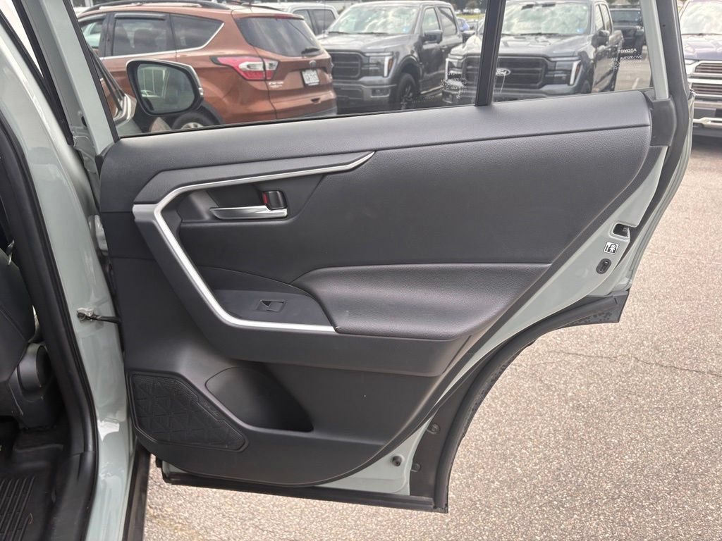 Used 2019 Toyota RAV4 XLE Premium AWD/4WD image 21