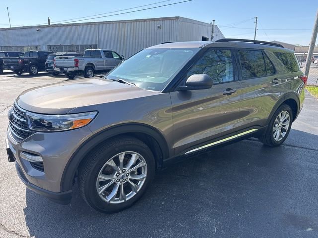 Used 2021 Ford Explorer XLT w/ Equipment Group 202A image 2