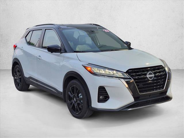 Used 2023 Nissan Kicks SR w/ SR Premium Package FWD image 3