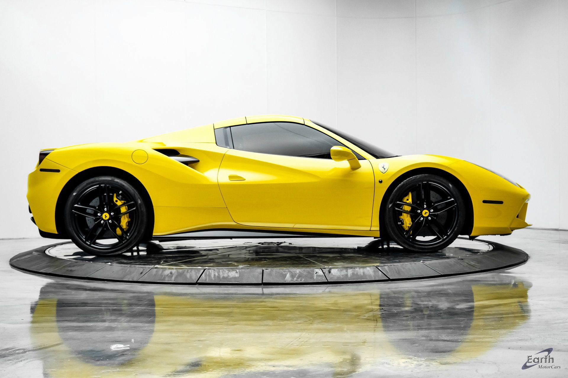 Used 2017 Ferrari 488 Spider image 28