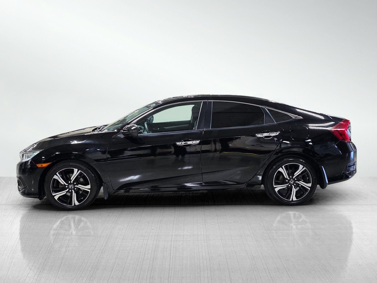 Used 2016 Honda Civic Touring image 4