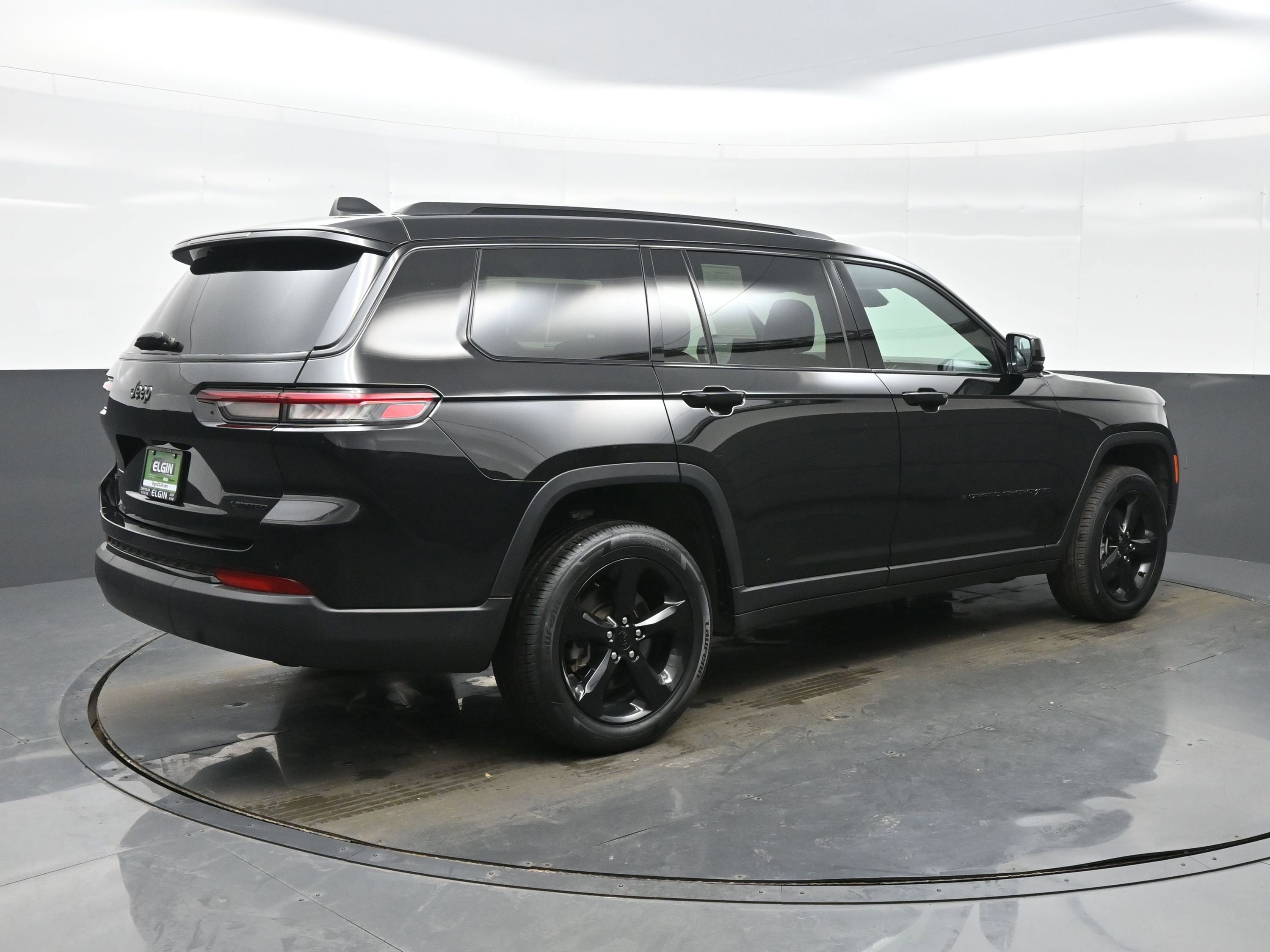 Used 2025 Jeep Grand Cherokee L Limited w/ Black Appearance Package image 6