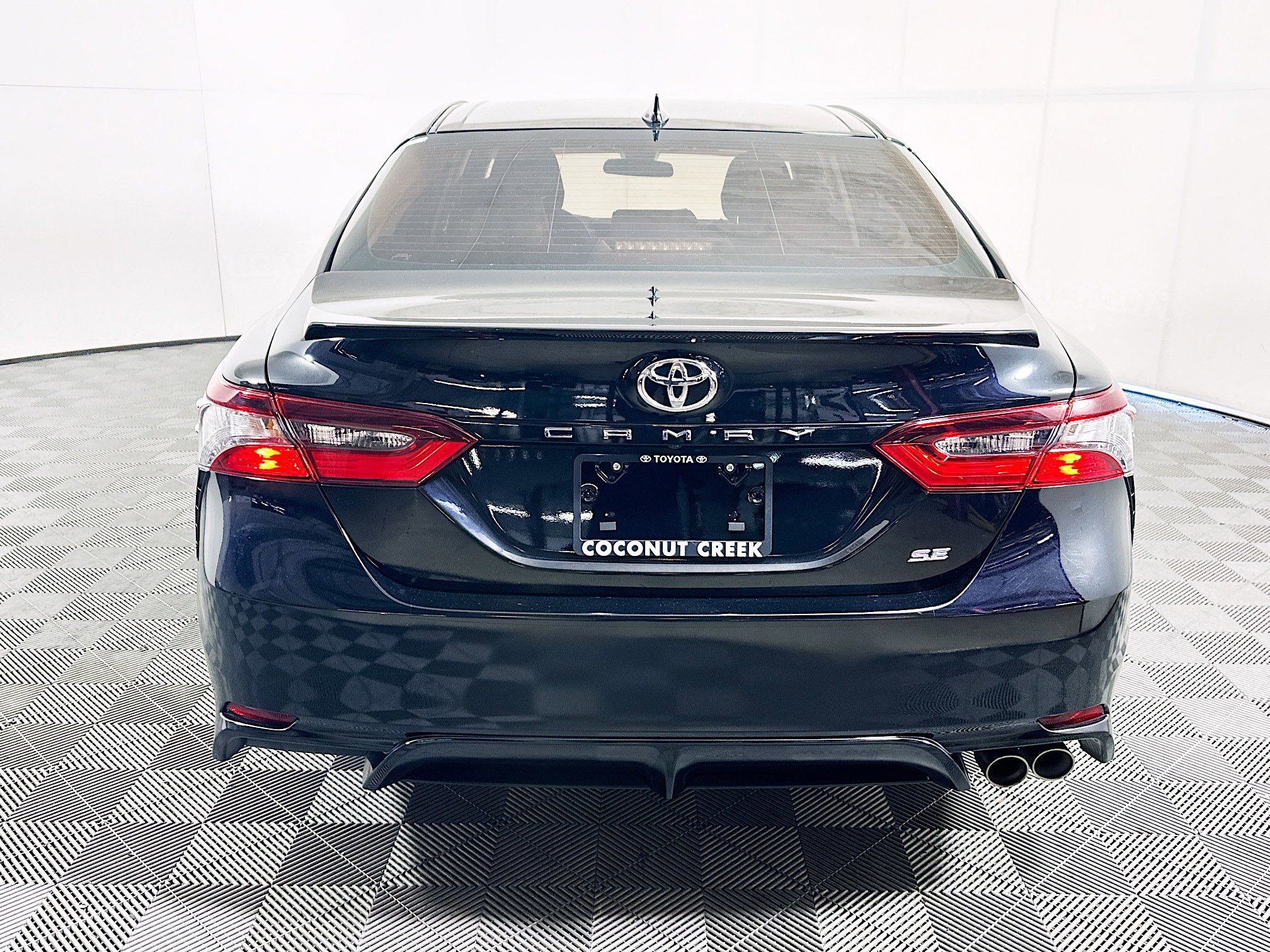 Used 2024 Toyota Camry SE image 4