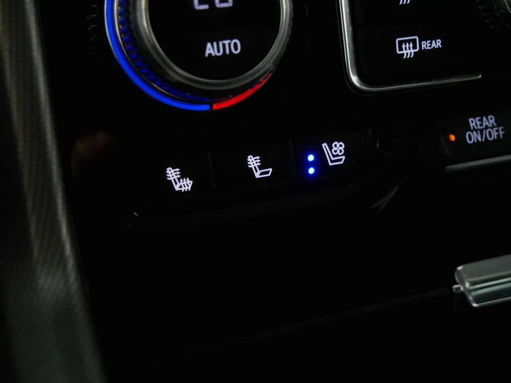 Used 2023 GMC Yukon Denali AWD/4WD image 24