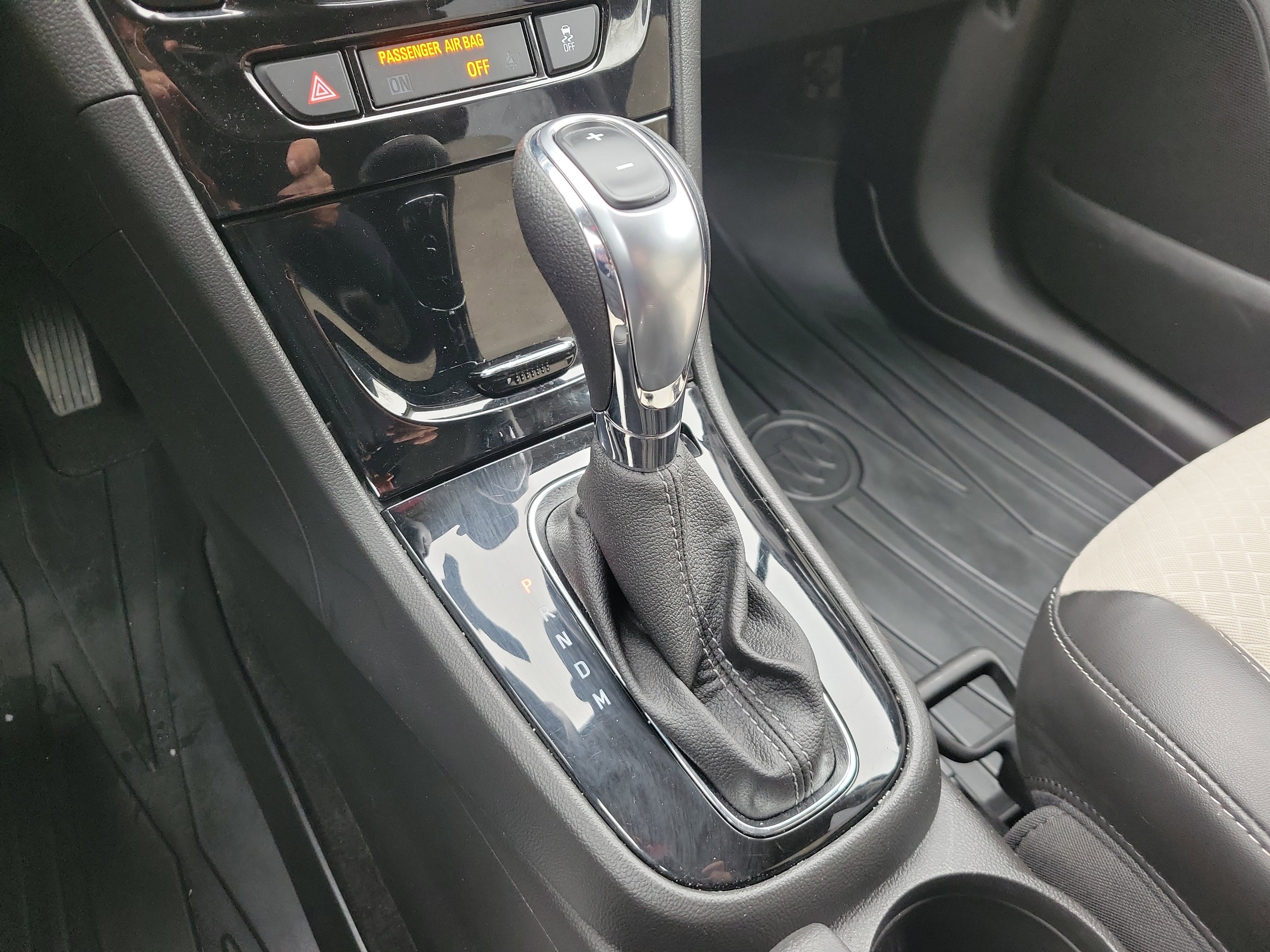 Used 2020 Buick Encore Preferred FWD image 24