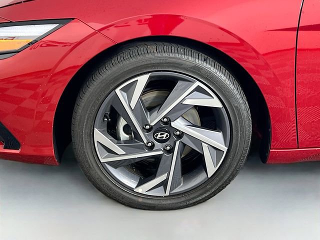 Used 2025 Hyundai Elantra SEL FWD image 28