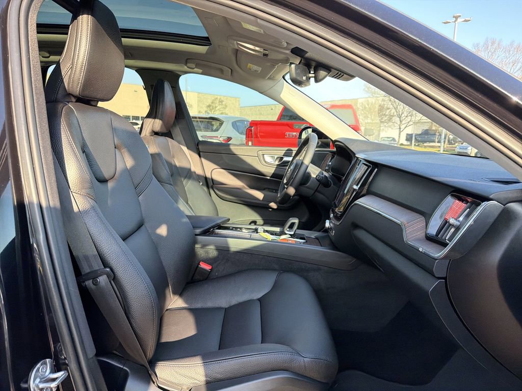 Used 2022 Volvo XC60 T8 Inscription image 18