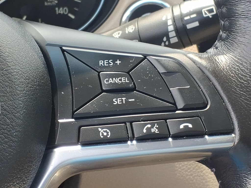 Used 2017 Nissan Rogue SV w/ SV Premium Package AWD/4WD image 12
