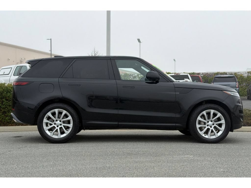 Used 2025 Land Rover Range Rover Sport SE AWD/4WD image 3