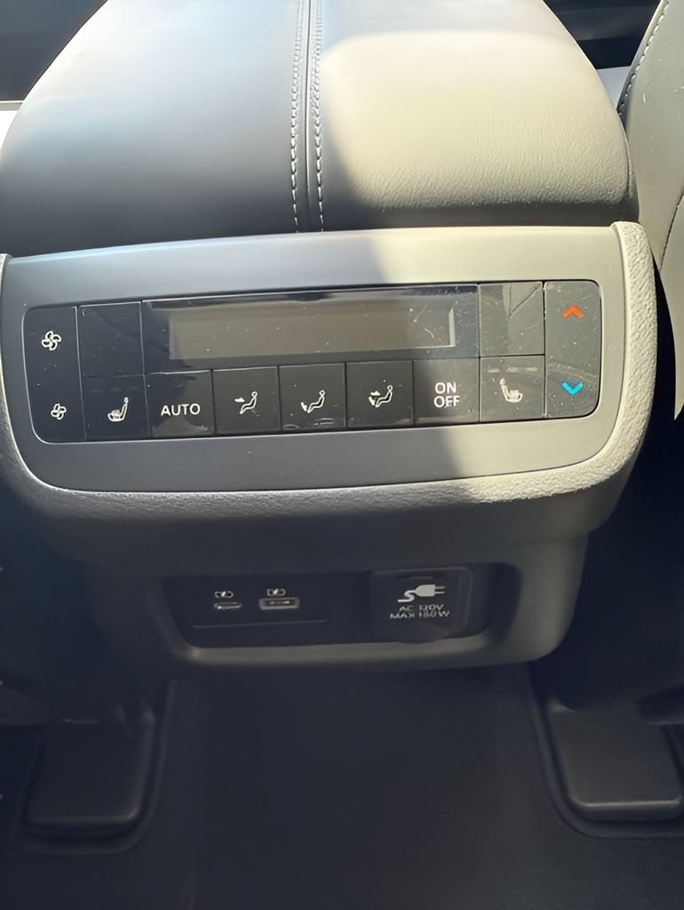 Used 2025 Nissan Pathfinder Platinum w/ Cargo Package AWD/4WD image 12