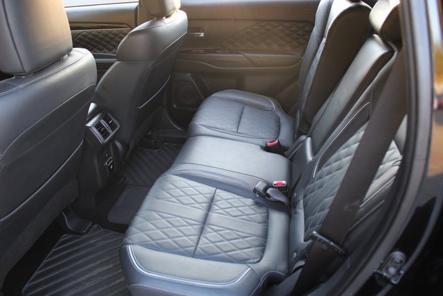 Used 2022 Mitsubishi Outlander LE image 17