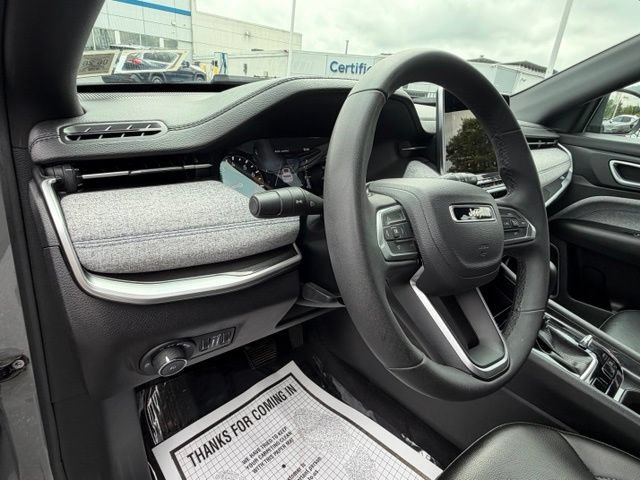 Used 2023 Jeep Compass Latitude AWD/4WD image 32