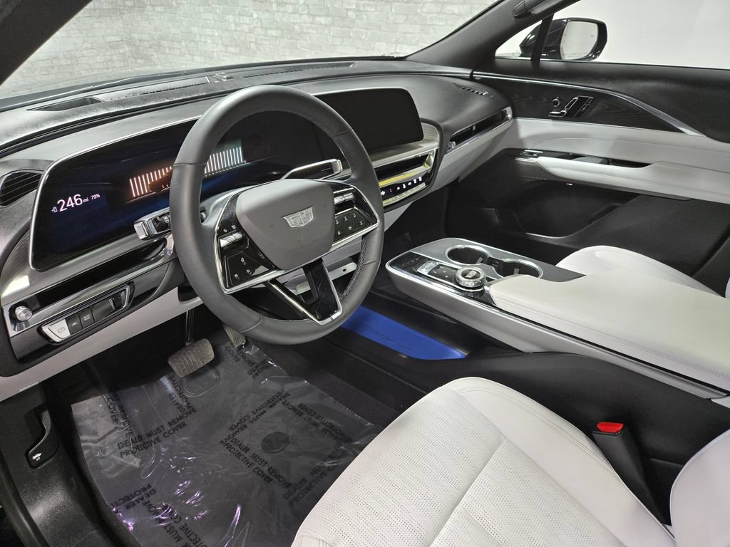 Used 2024 Cadillac Lyriq Luxury AWD/4WD image 13