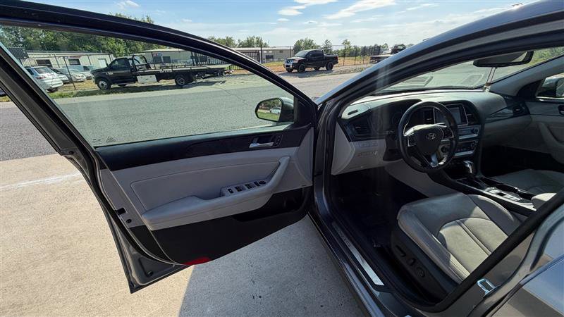 Used 2018 Hyundai Sonata Limited w/ Limited Ultimate Package 03 FWD image 9