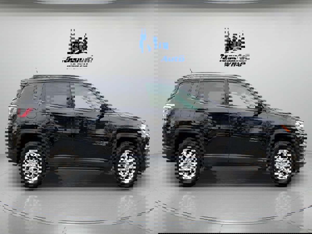 Used 2018 Jeep Compass Sport image 3