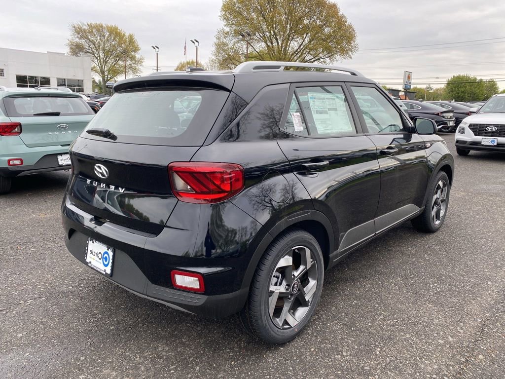 New 2026 Hyundai Venue SEL FWD image 4