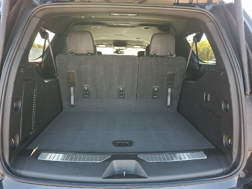 Used 2025 Chevrolet Suburban Z71 AWD/4WD image 31
