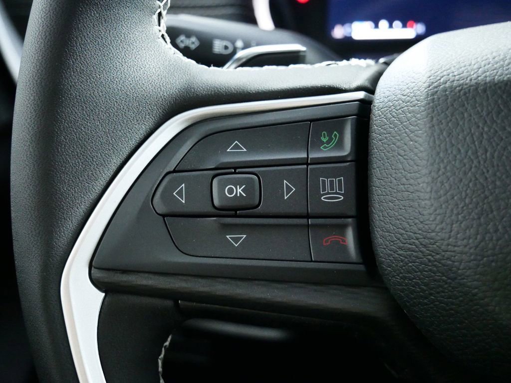 Certified 2024 Jeep Grand Cherokee Altitude image 39