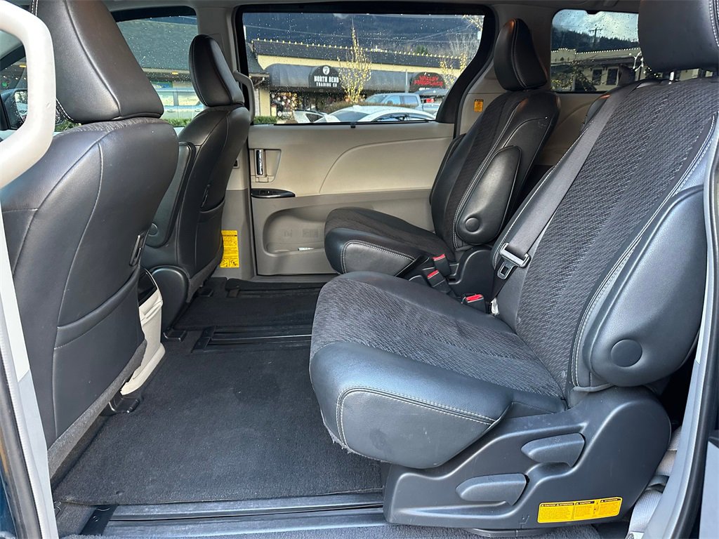 Used 2011 Toyota Sienna SE image 12