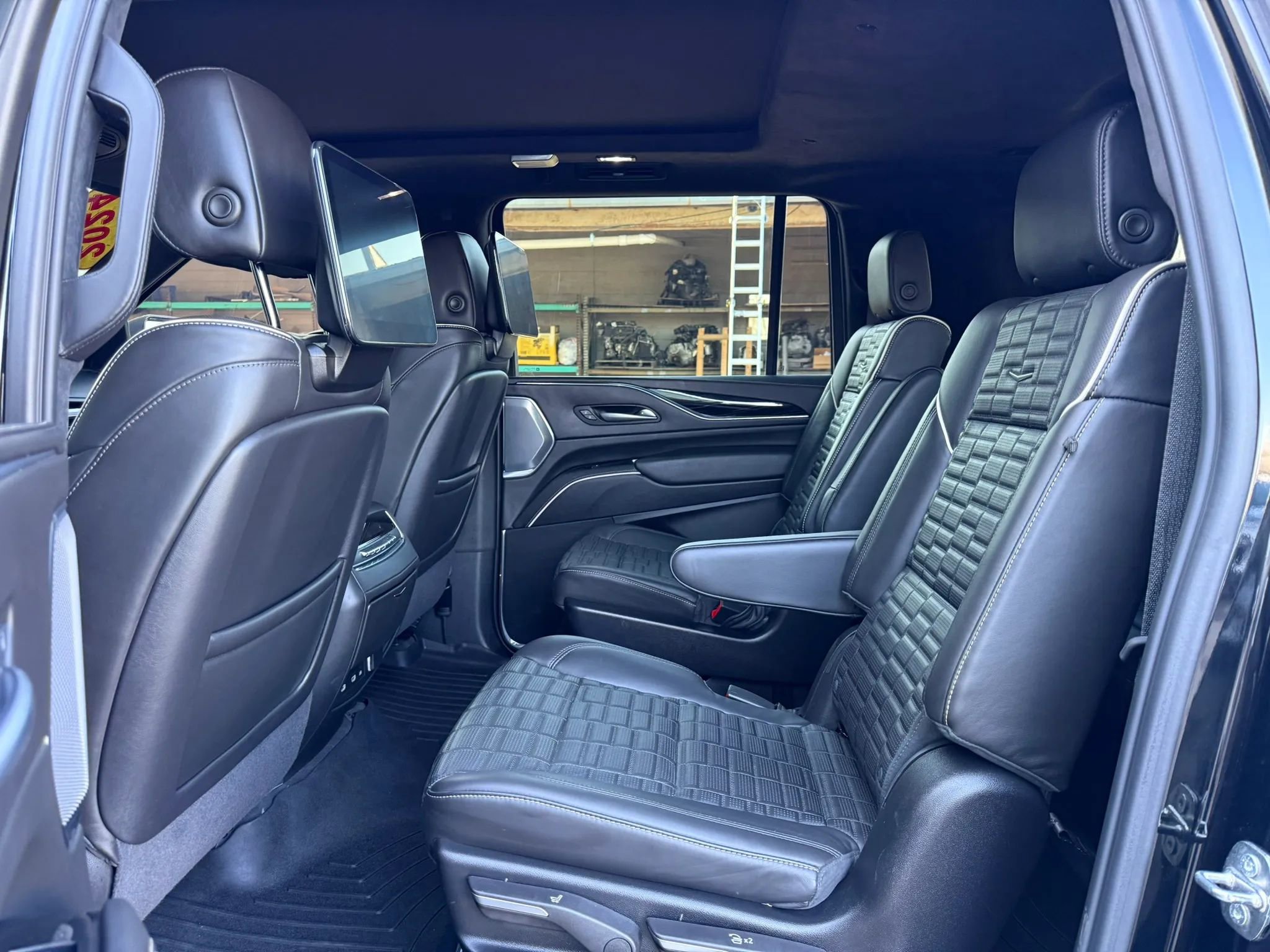 Used 2024 Cadillac Escalade ESV V image 44