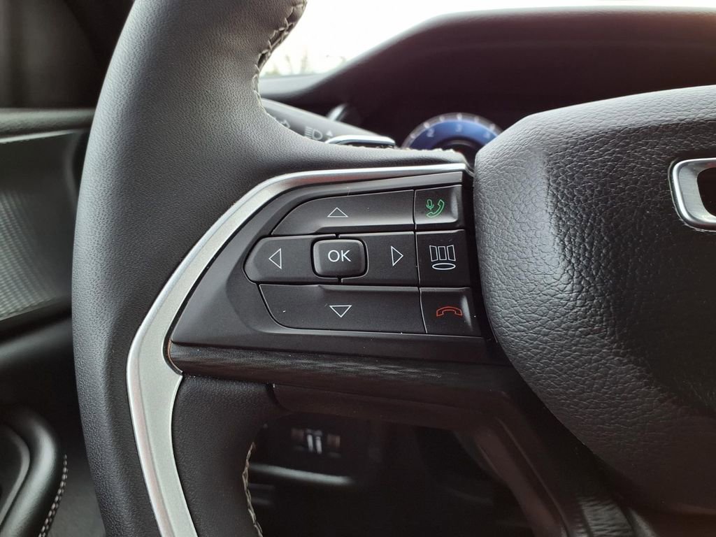 Used 2025 Jeep Grand Cherokee L Laredo w/ Luxury Tech Group I image 17