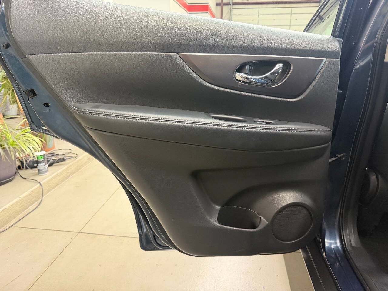 Used 2016 Nissan Rogue S AWD/4WD image 10