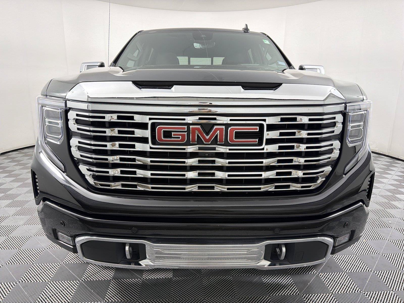Used 2023 GMC Sierra 1500 Denali w/ Denali Reserve Package AWD/4WD image 2