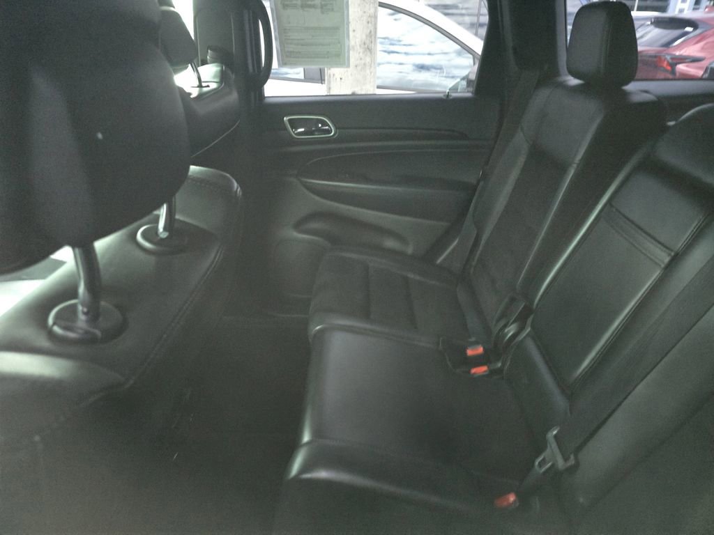 Used 2018 Jeep Grand Cherokee Altitude RWD image 12