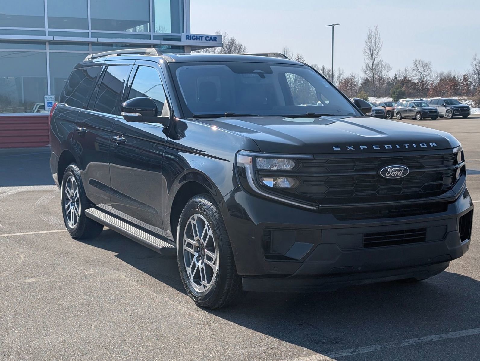 Used 2025 Ford Expedition Active image 3