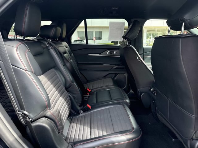 Used 2025 Ford Explorer ST-Line w/ ST-Line Street Pack AWD/4WD image 15
