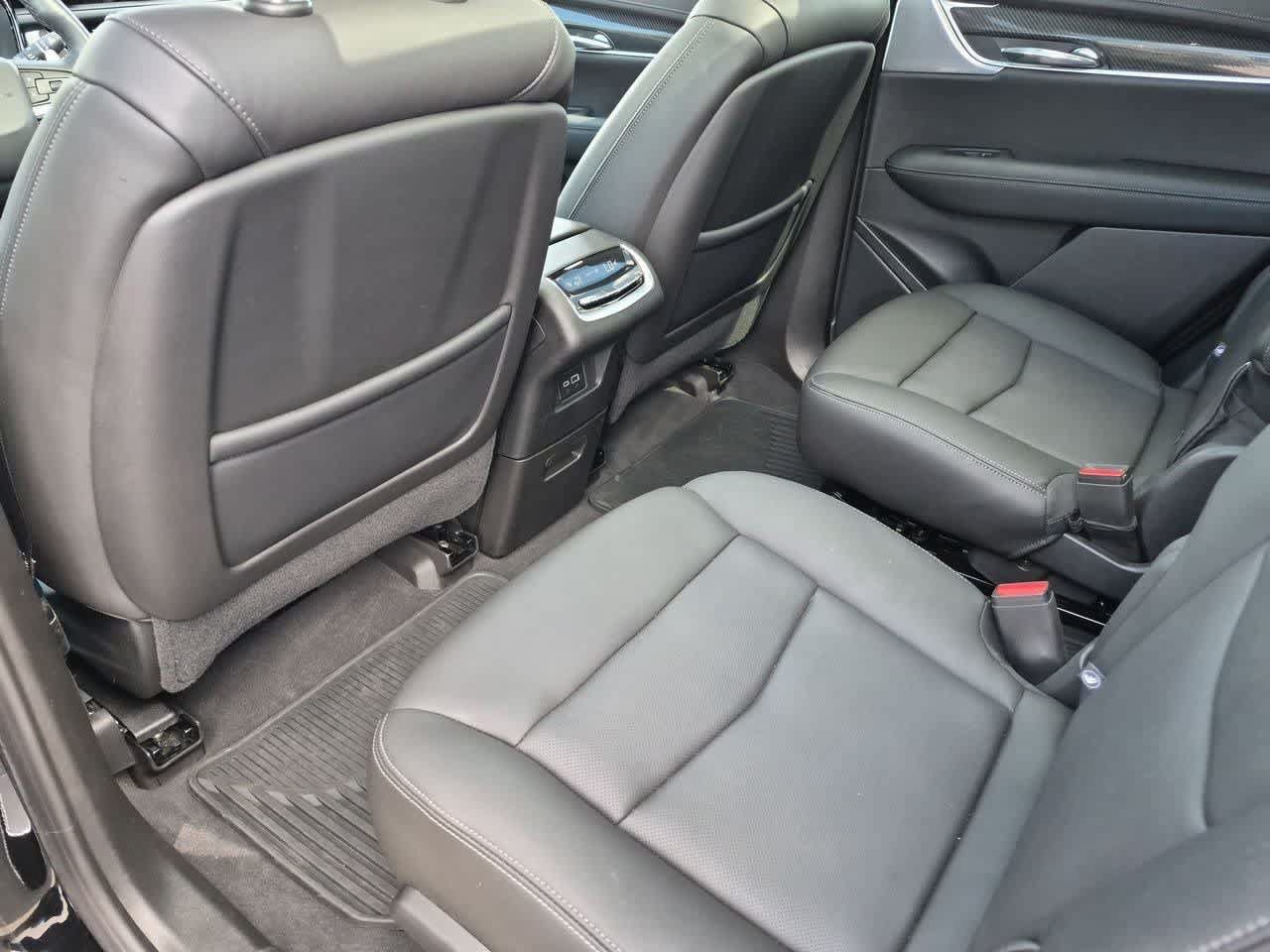 Used 2024 Cadillac XT6 Sport w/ Technology Package AWD/4WD image 18