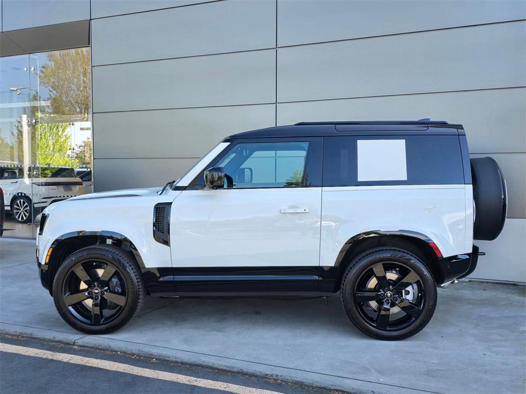 New 2025 Land Rover Defender 90 X-Dynamic SE image 4