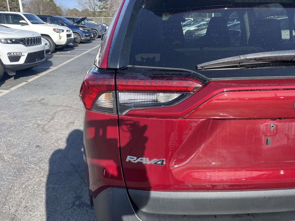 Used 2022 Toyota RAV4 LE image 18