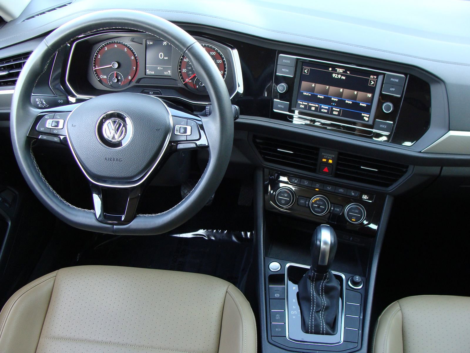 Used 2021 Volkswagen Jetta SE w/ SE Cold Weather Package image 9