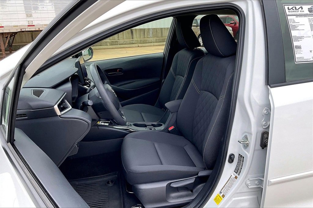 Used 2024 Toyota Corolla LE image 25