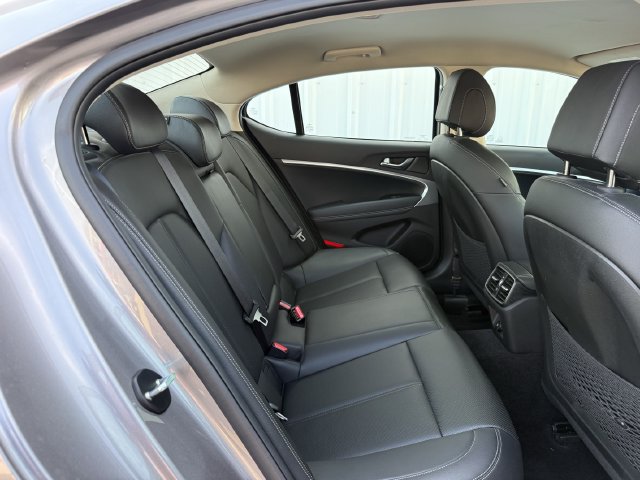 Used 2023 Genesis G70 2.0T RWD image 29