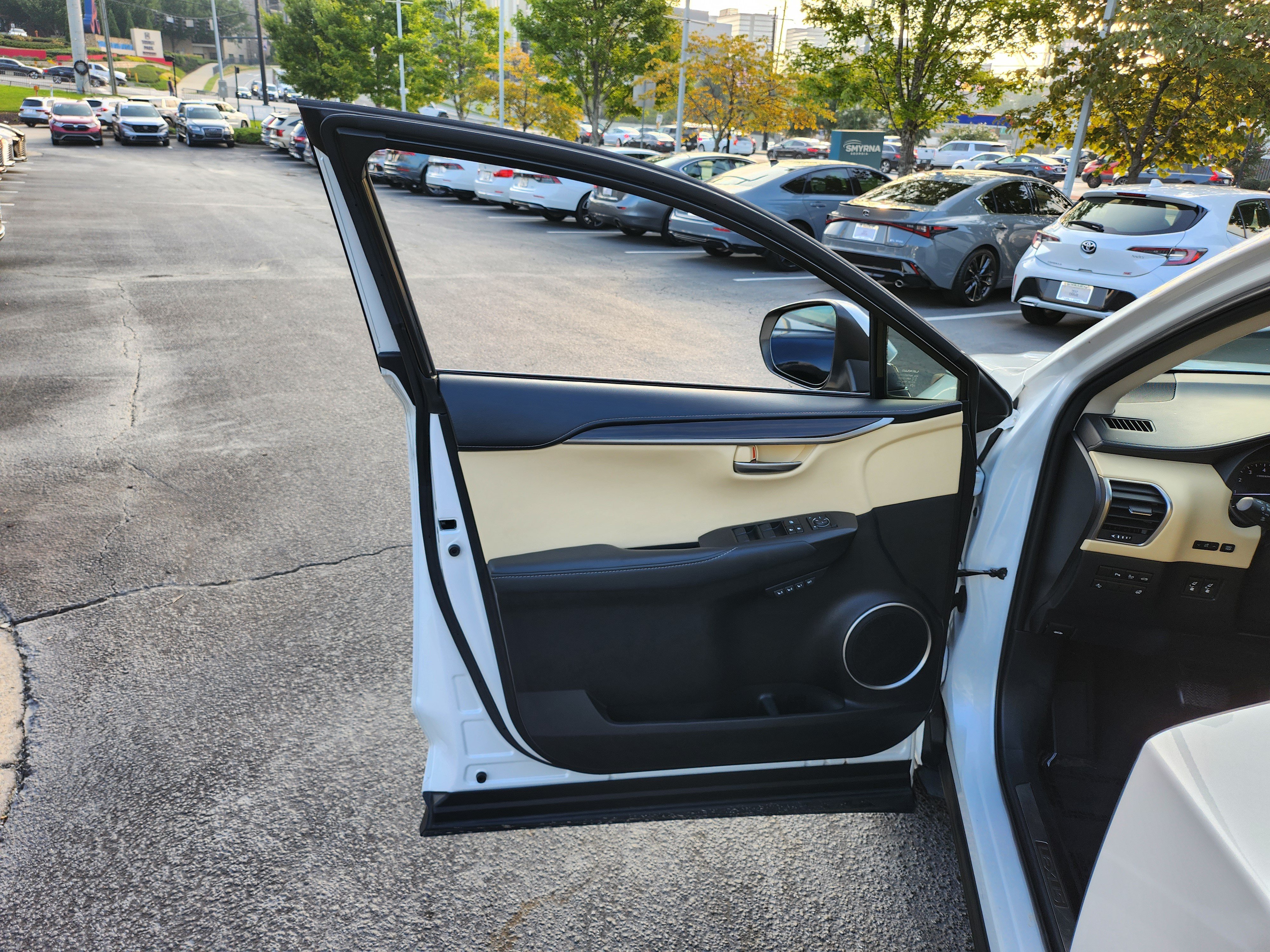 Used 2016 Lexus NX 200t FWD w/ Luxury Package image 11