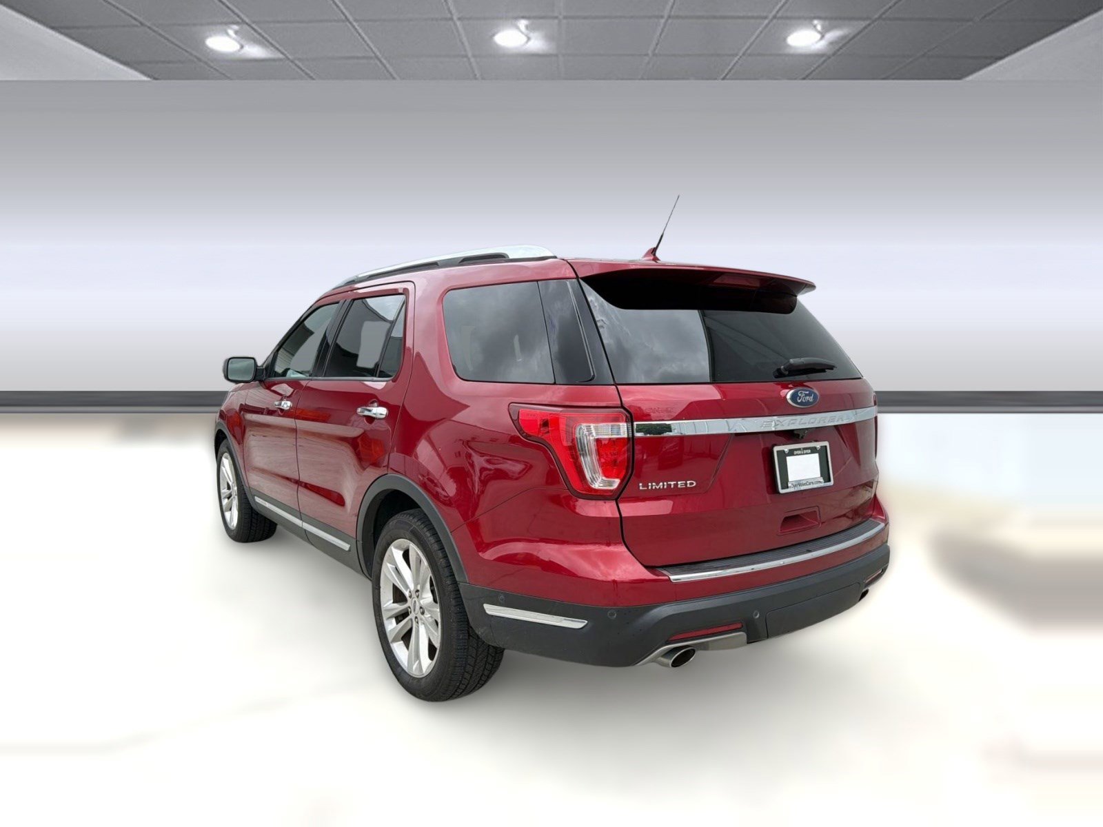 Used 2019 Ford Explorer Limited w/ Ford Safe & Smart Package FWD image 3