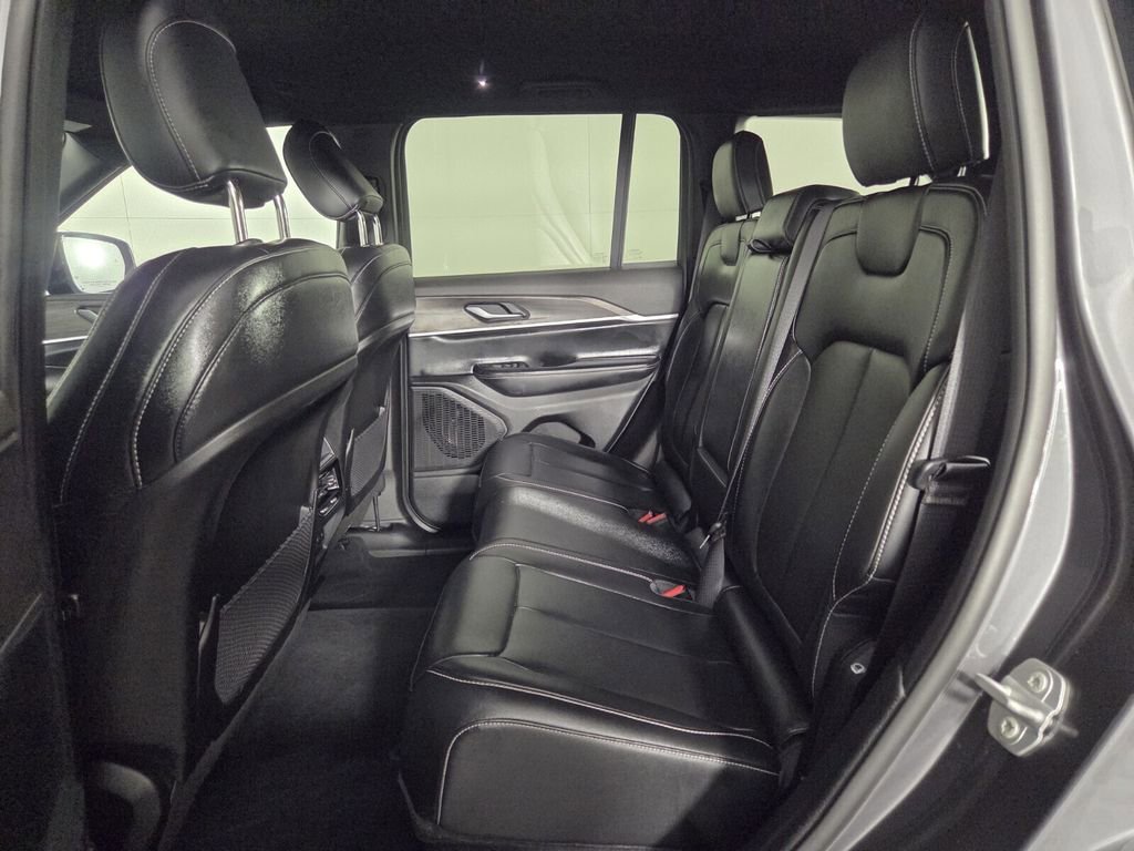 Certified 2025 Jeep Grand Cherokee Limited w/ MOPAR Finishing Package AWD/4WD image 27