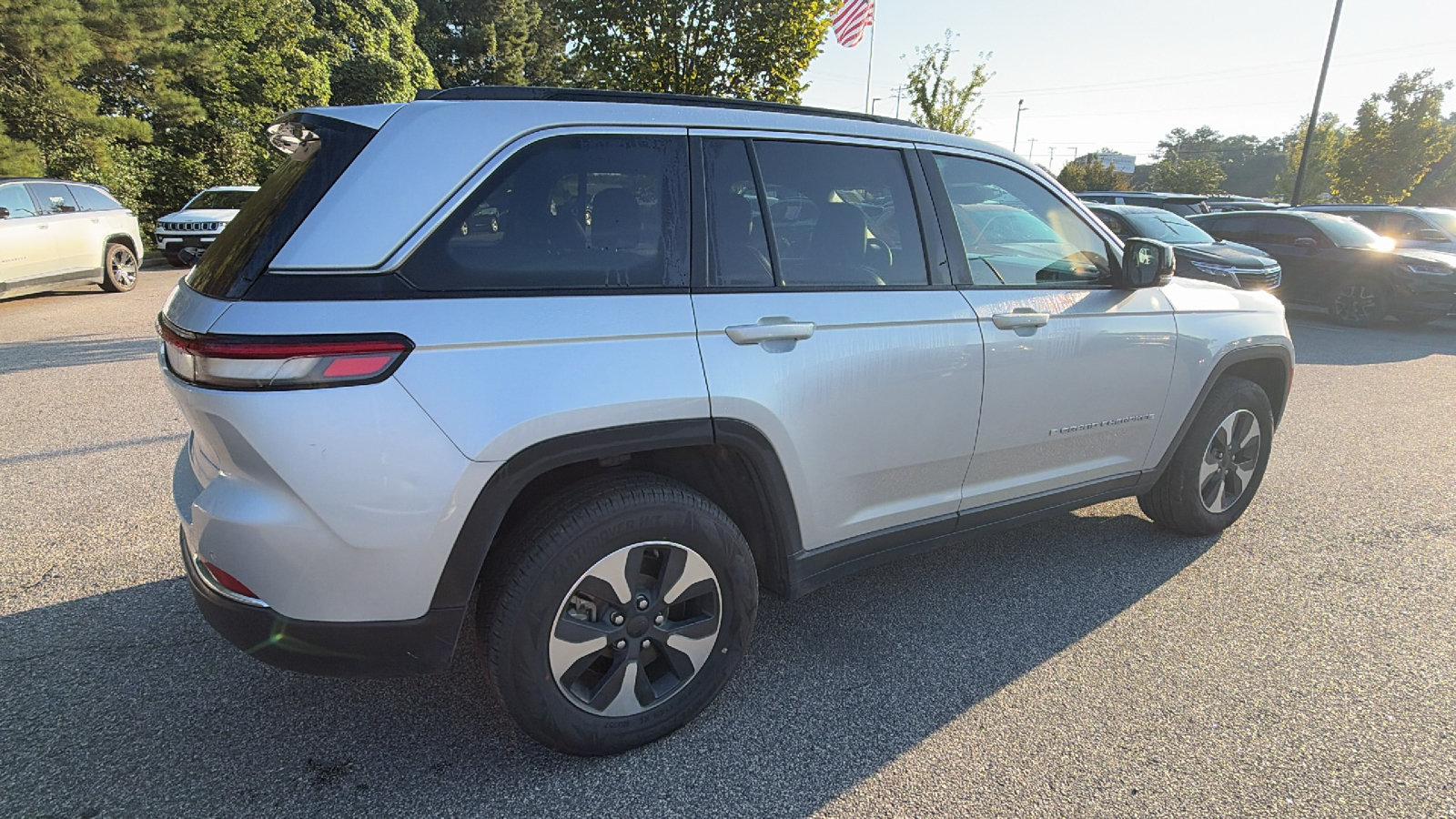 Used 2024 Jeep Grand Cherokee Limited 4xe AWD/4WD image 8