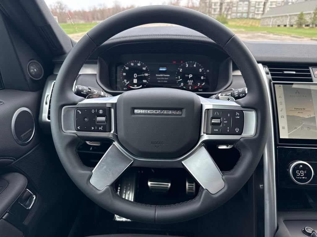 New 2025 Land Rover Discovery Dynamic SE image 19