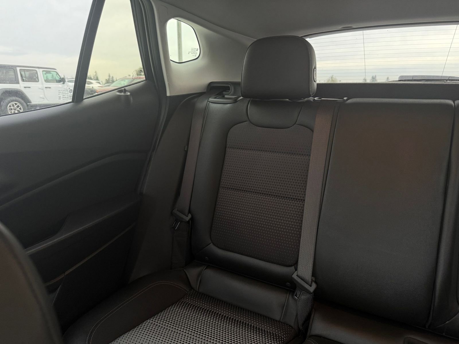 Used 2025 Chevrolet Trax LT image 39