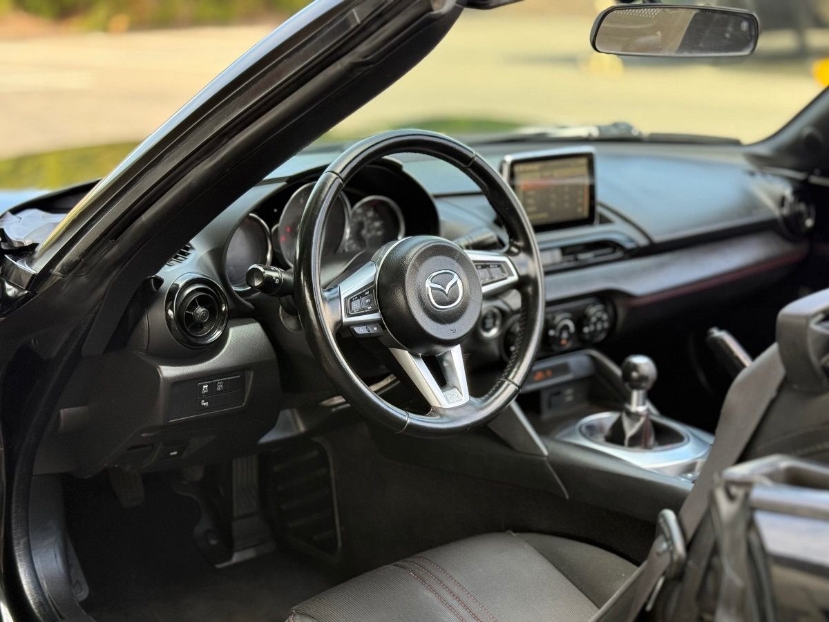 Used 2017 MAZDA MX-5 Miata Club RWD image 12